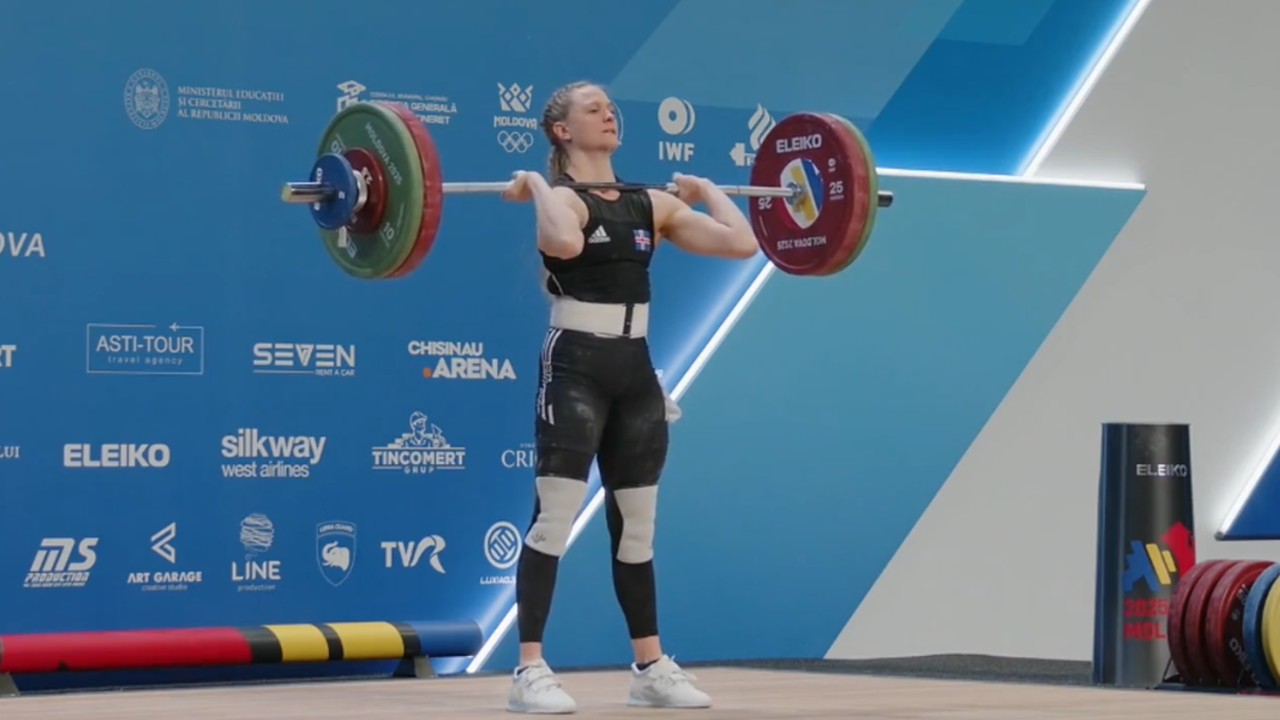 Thuri Helgadottir at the 2025 European Weightlifting Championships